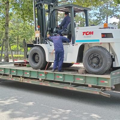 Vận chuyển xe nâng từ cảng Tân Thuận Đông đi nhà máy tại Bình Dương